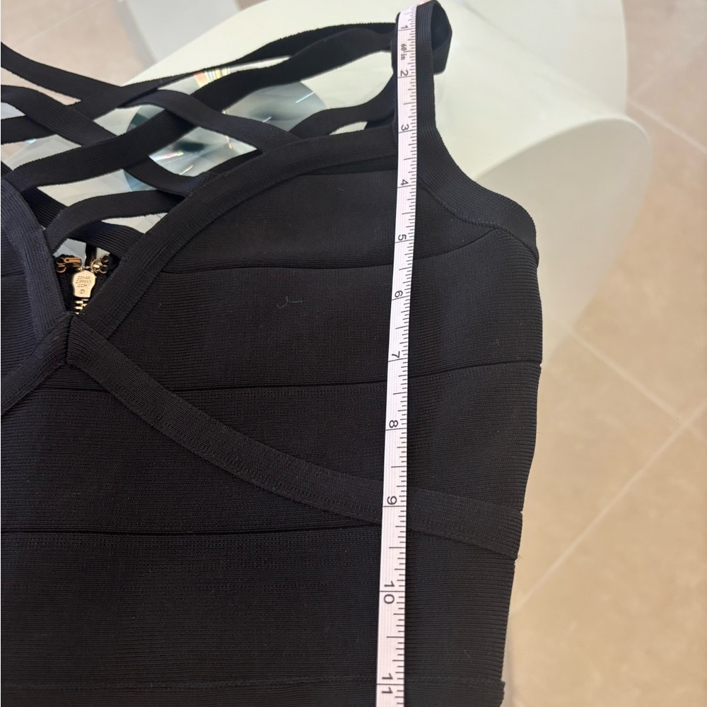 Black Strappy Women's Cropped Top - Picture 3 of 4